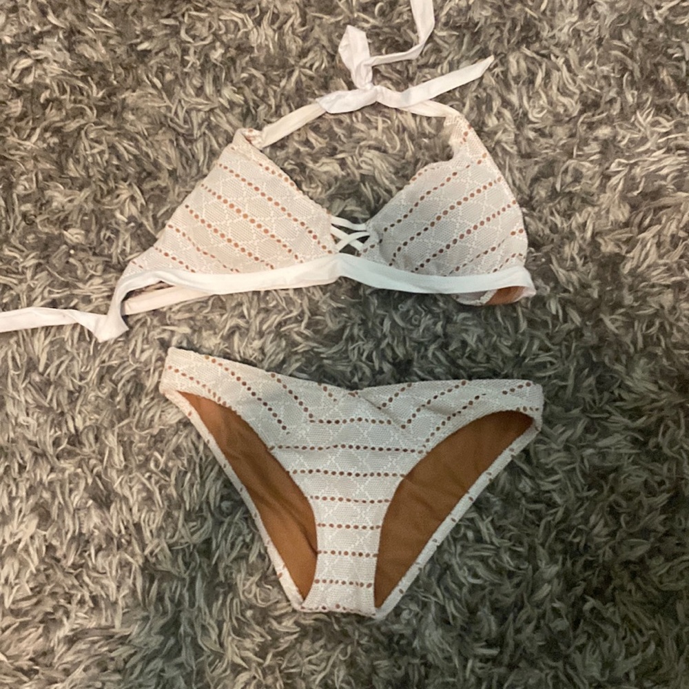 Size medium bottom and xl white  in color with  skin color backing